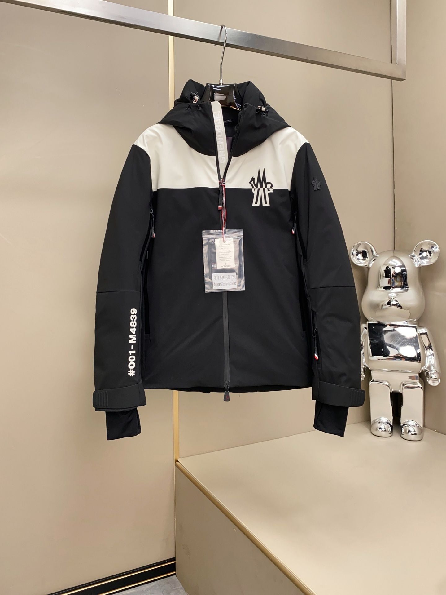 (PRE-ORDER) MNCLR - GRENOBLE COAT - BLACK/WHITE
