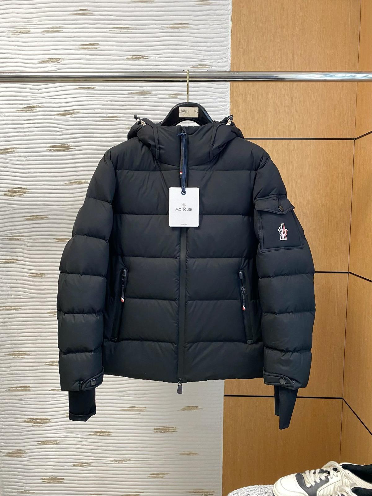 (PRE-ORDER) MNCLR - GRENOBLE ARM POCKET COAT - BLACK