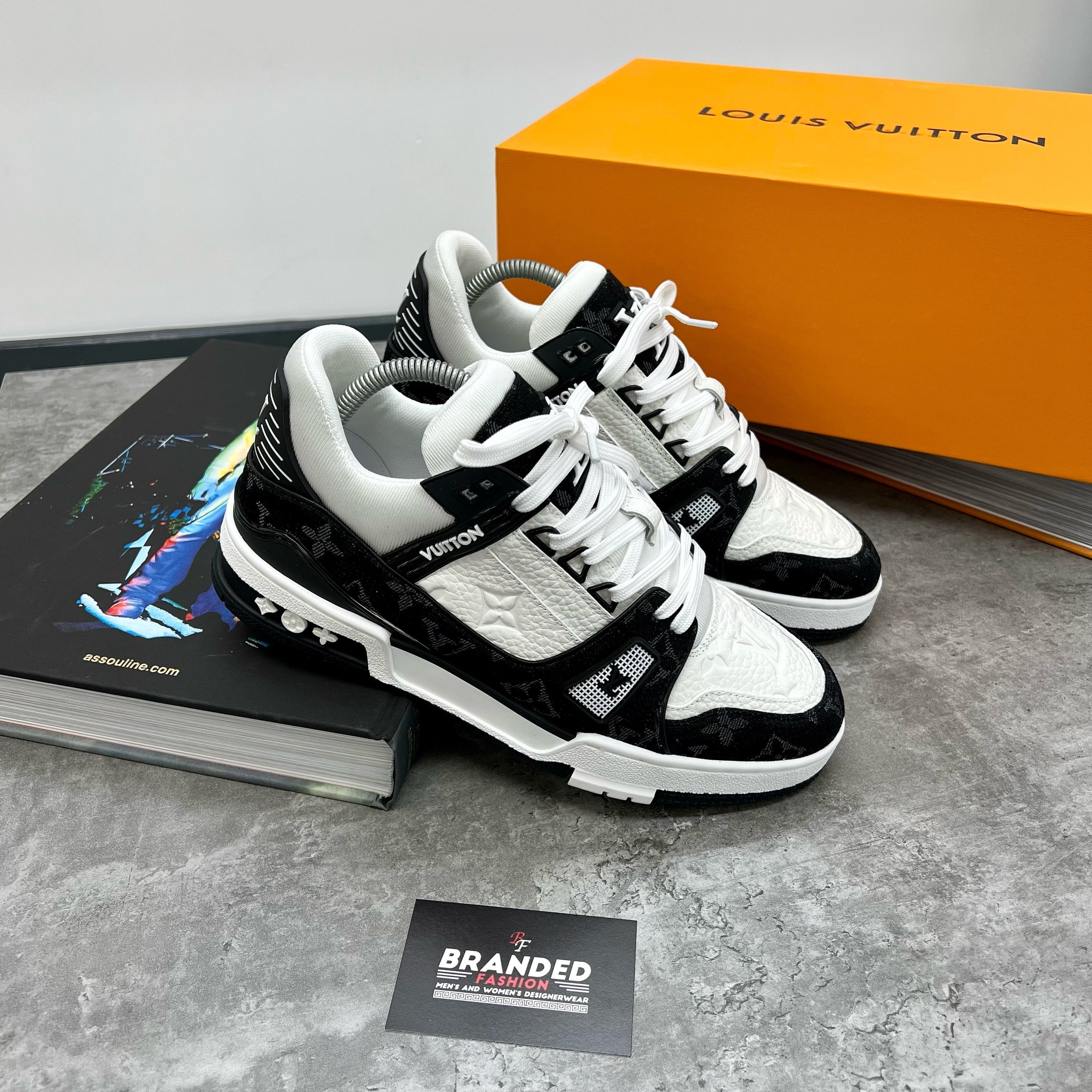 (PRE-ORDER) LVE - TRAINER - BLACK