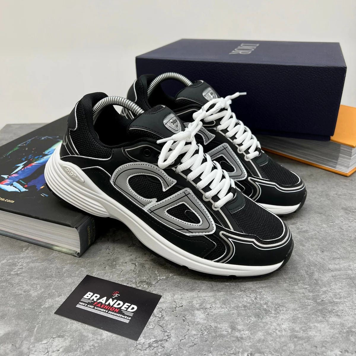 (PRE-ORDER) B30 - TRAINER - BLACK/WHITE