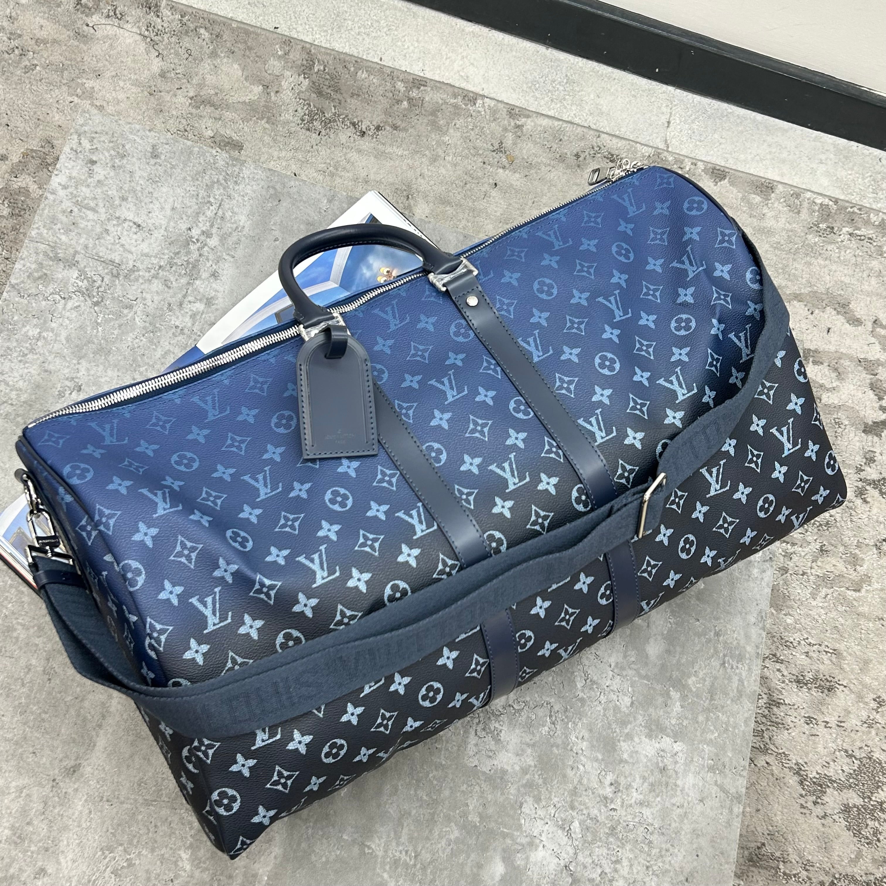 (PRE-ORDER) LVE - DUFFEL BAG - BLACK/BLUE