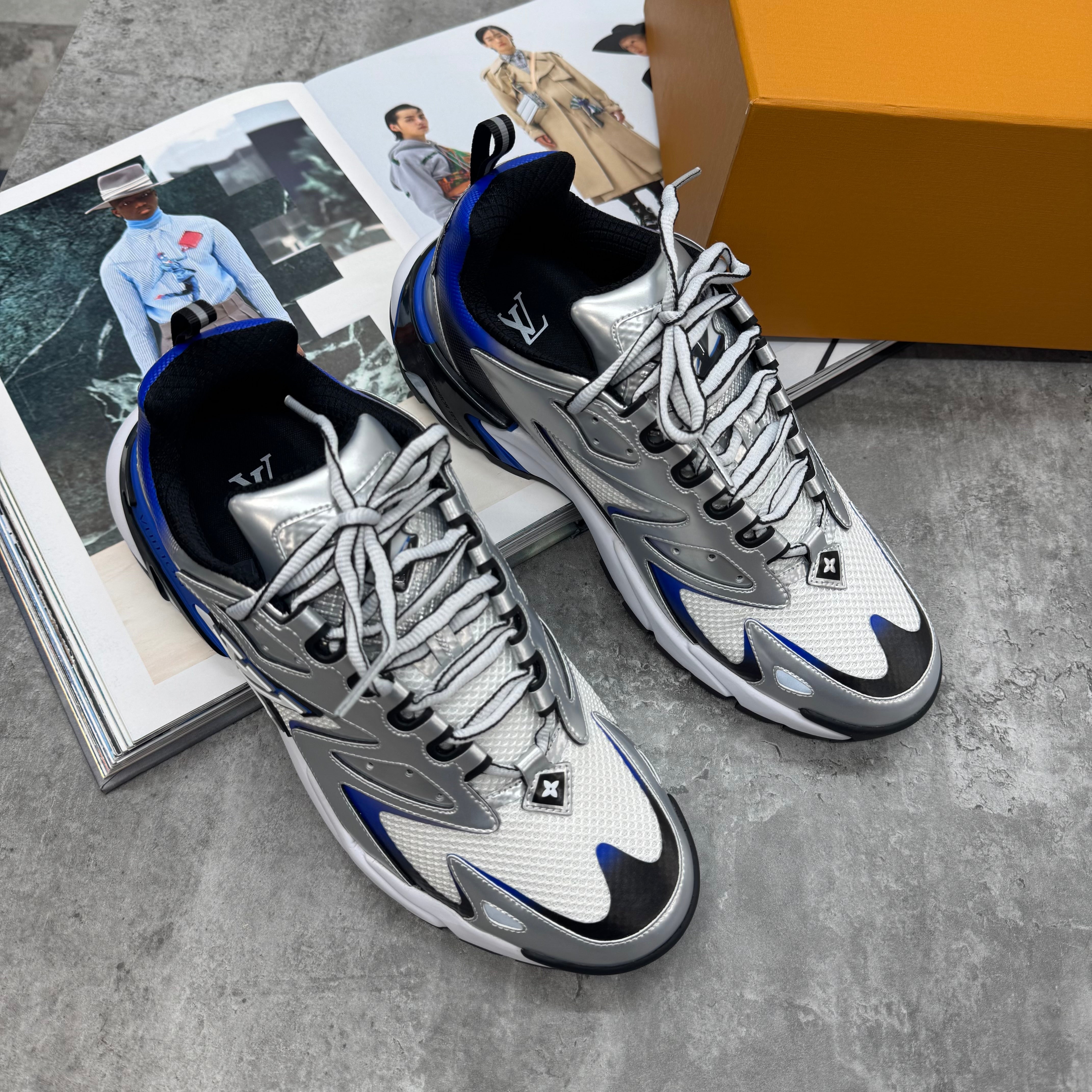 LVE - TACTIC TRAINERS - SILVER/NAVY